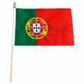 Portugal Fahne am Stab auf weissem Hintergrund