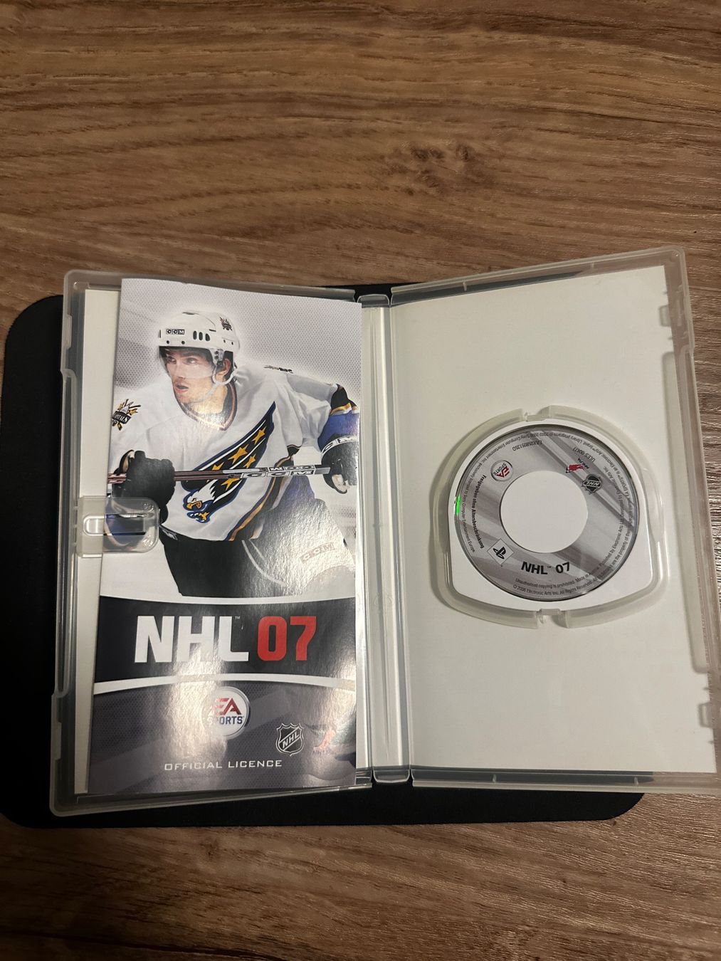 NHL 07 - PSP Spiel – Foto 3