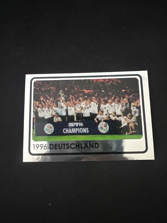 Panini UEFA EURO 2008 – Nr. 533 – Europameister 1996 Deutschland – Südamerika-Version – Originalfoto Vorderseite
