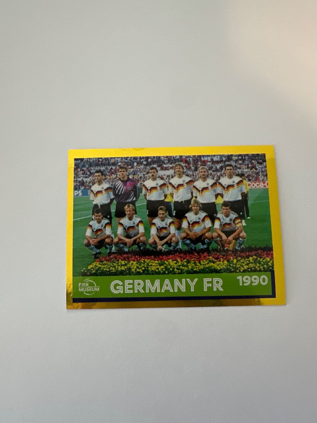 Panini FIFA WM 2022 Oryx - FWC 26 - Germany 1990 – Original-Zustandsfoto Vorderseite